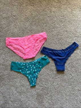Victoria Secret Pink Women’s Floral Lace Stripes‎ Thong Underwear Lot of 3